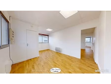 bureau 58 m²