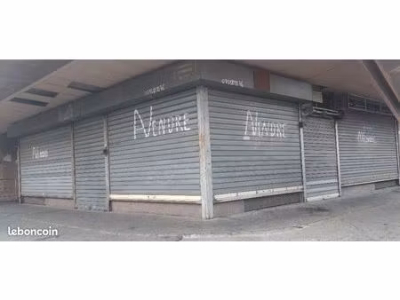 2 magasins commerciaux