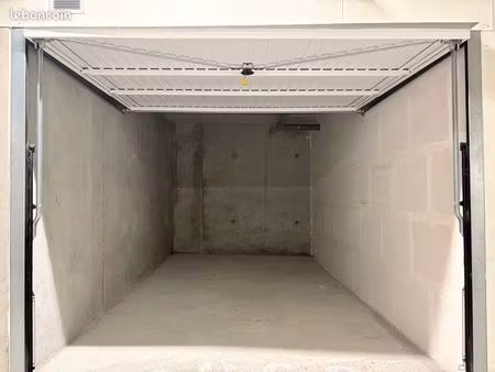 box fermé à louer - proche pellegrin et campus carreire