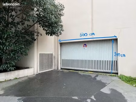 parking 23m² couvert fermé sécurisé centre ville