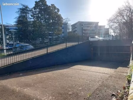 parking 15 m² merignac