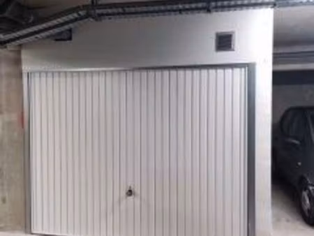 location garage/box fermé