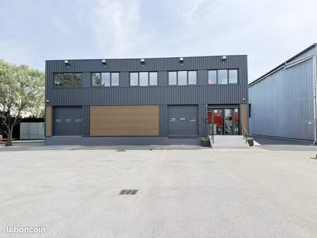 local 2080 m² chelles