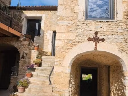 demeure en pierre avec jardin  piscine et dépendances