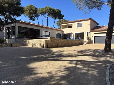 a 15 mn de nîmes magnifique villa 288 m2 8 pièces + t2 indépendant