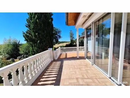 villa  pompignac  gironde  264 m² + 70 m² d’annexes  11 pièces  sur terrain constructible 