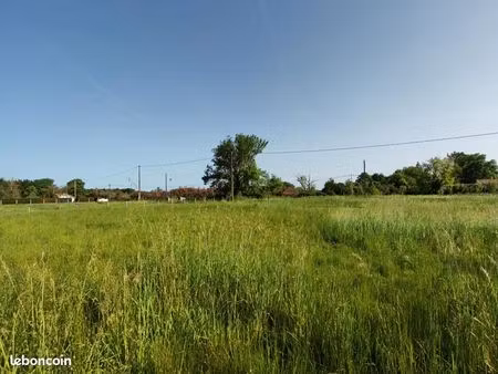 terrain 1 220 m² coutras