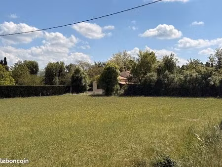 terrain 1 240 m² revel