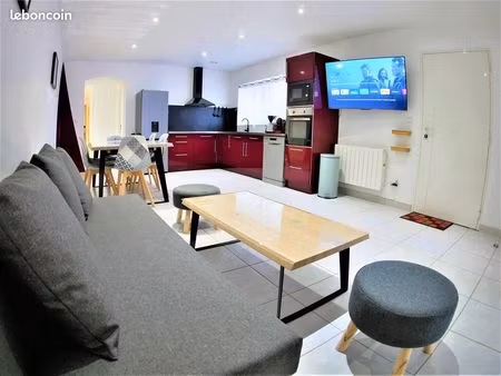 local de 93 m² en très bon état  actuellement aménagé en meublé/bureau