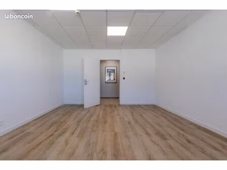 bureau 16 m²