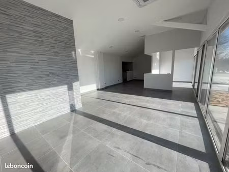 local d'activité 75m2 avec terrasse et parking