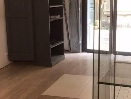 local commercial à louer uzès