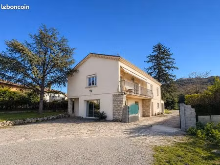 maison de 185m2 sur une parcelle de 1400m2 à chateauneuf du rhône