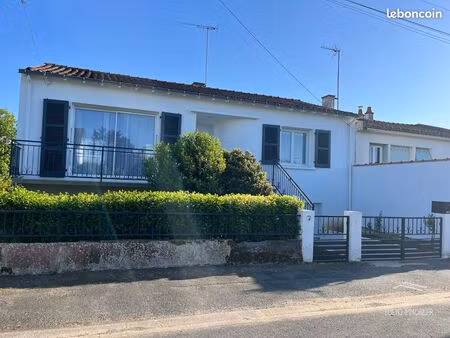 maison en centre ville de luçon entièrement rénovée  3 chambres  parcelle de 453 m2