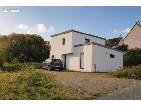 sur 1500m² de terrain : maison individuelle récente de 4 pièces  85m² habitables + garage 