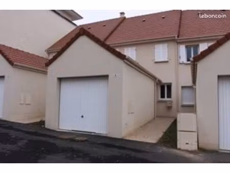 maison de ville spacieuse à savigny-le-temple