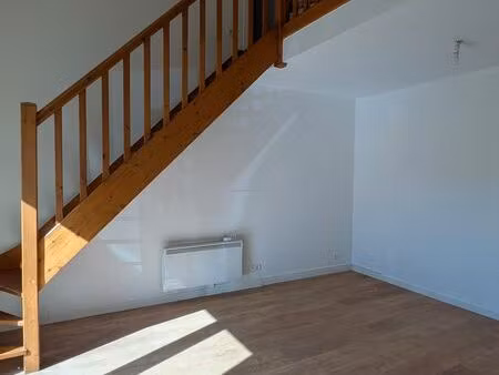 appartement 2 chambres plein centre bourg avec place parking privé
