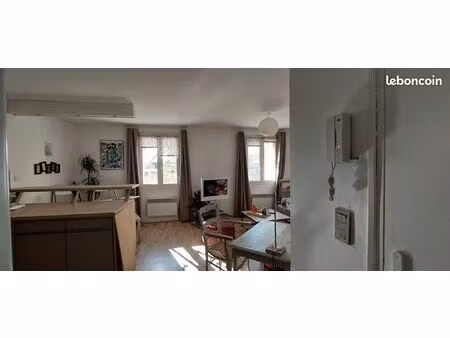vaste  confortable  élégant t2   44 m2 équipé meublé   ensoleillé  proche centre ville  sa