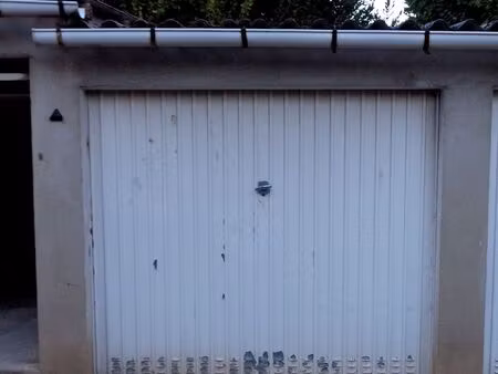 garage pour voiture   moto ou stockage