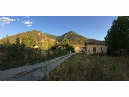 cabanon en pierres sur terrain constructible hautes-alpes
