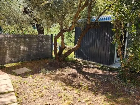 t1 meublé avec terrasse et jardin dans les oliviers