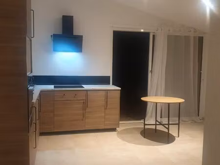 t2 rdj en villa extrêmement calme