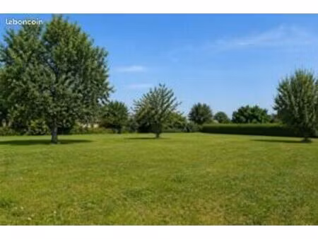 terrain 750 m² le pout