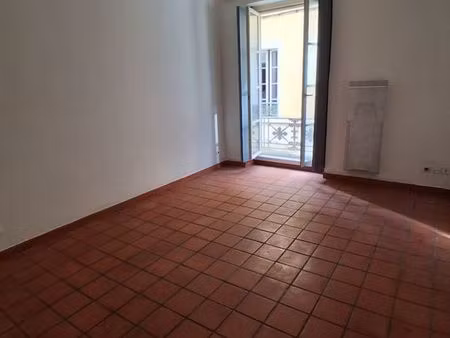 loue p2 nimes centre ville
