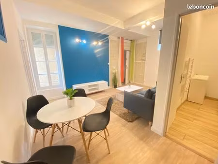 t2 meublé 40m² rénové – centre nîmes – 1 min coupole & vauban