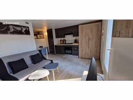sudio avec terrasse et parking