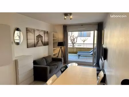 t2 nîmes avec terrasse et parking