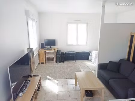 grand studio meublé 36 m²
