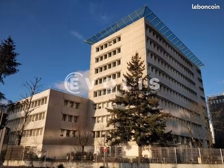 bureau 1 641 m²