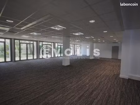 bureau 5 544 m²