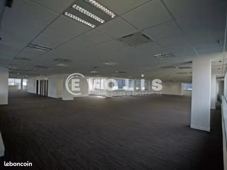 bureaux 2 240 m²