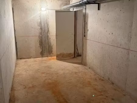 cave 30m2 sécurisé