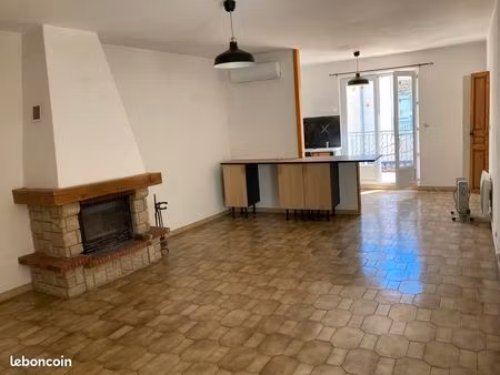 location maison de village