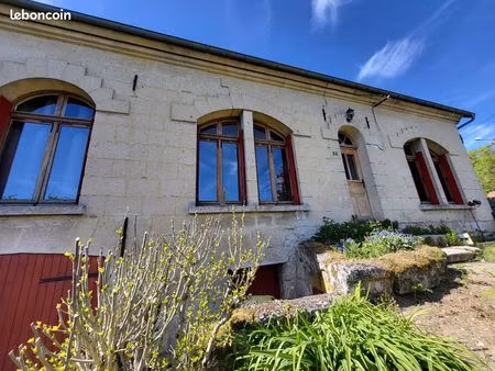 belle maison en pierres de taille