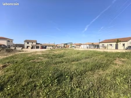 terrain 450 m² baziege