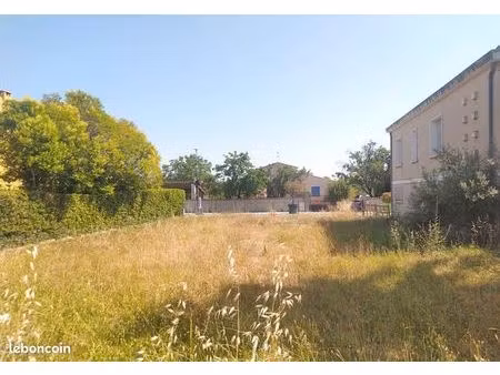 terrain plat 422 m² - centre de corbières (04) - emprise au sol possible de 147 m²