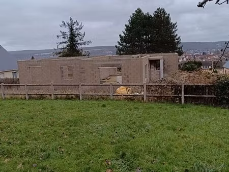 terrain en cours de construction