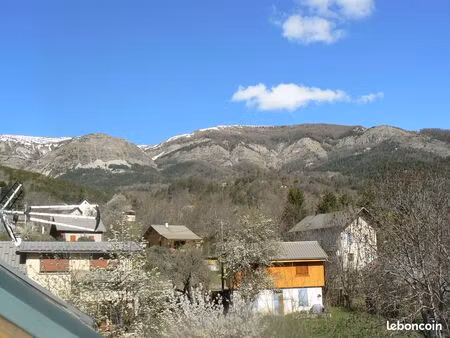 duplex dans maison de village