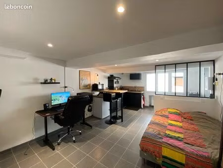 studio rénové loué – bail en cours jusqu’en 2026