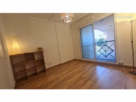 location cabinet / bureau accès pmr - 12 m2 + salle d'attente commune