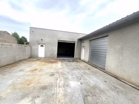 entrepôt/local briffaut 150 m2
