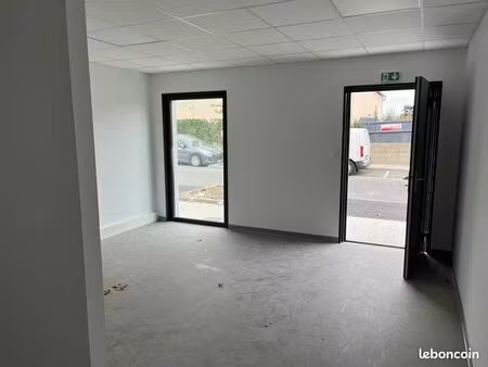 loue local d’activité 180m2