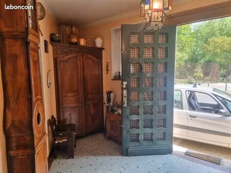 maison familiale spacieuse : le parfait équilibre ville-nature