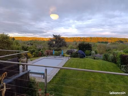 maison. de 2010 avec vue exceptionnelle et piscine