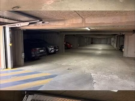 place parking sous terrain sécurisée henriville