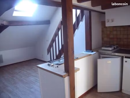 loue studio de 28m2 au centre ville d'avallon 89200.disponible fin mars 2026